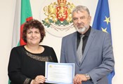 Росица Георгиева получи благодарствена грамота от Драгомир Драганов