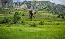 Планински спасители тестваха летящи раници в Румъния