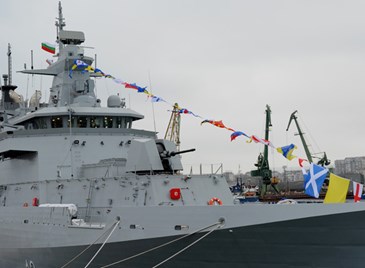 Вдигнаха флага на "Храбри" – първият нов боен кораб от 100 години Вдигнаха флага на "Храбри" – първият нов боен кораб от 100 години