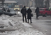 Стотици паднаха в капана на ледения дъжд в Русе, линейки не могат да влязат в малките улици Стотици паднаха в капана на ледения дъжд в Русе, линейки не могат да влязат в малките улици