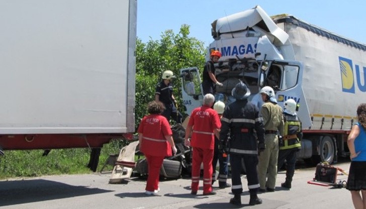 Млад мъж загина при тежка катастрофа край Бяла