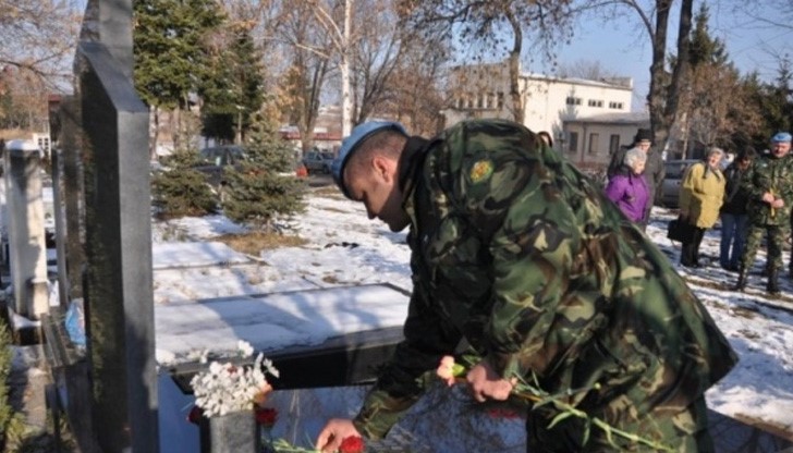 Почитат паметта на загинал в Ирак войник