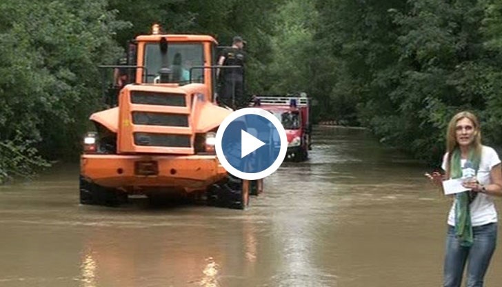 Южното Черноморие е под вода. Пътят от Созопол до Приморско е затворен