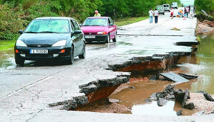 Напълно е скъсан пътят за село Брод