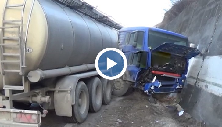 ТИР-цистерна, превозваща олио, катастрофира тази сутрин на главен път Е-79 край Благоевград.