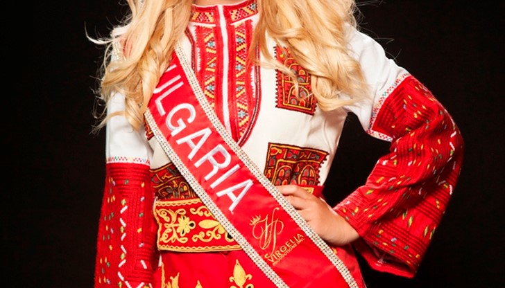 Лидия Иванова представя визия с народна носия и бански, на които е с лентата на България