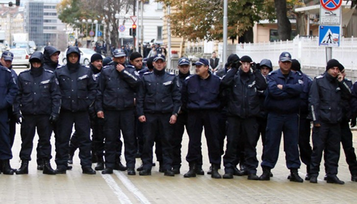 В момента в МВР има малко над 4000 души, които изпълняват административни длъжности