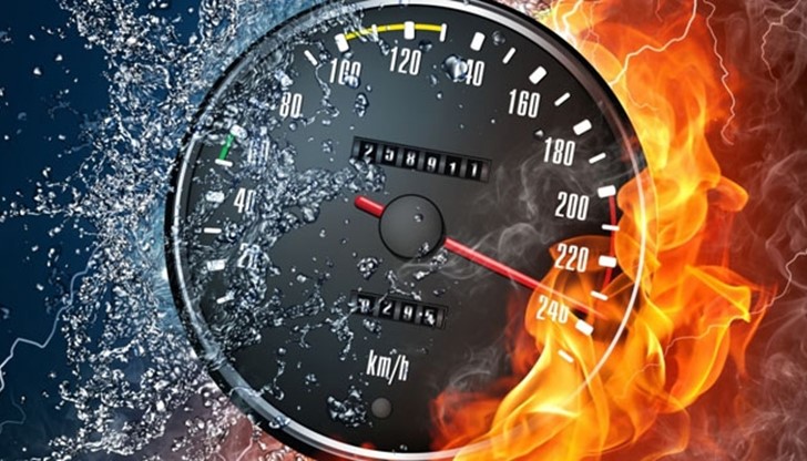 Ударили са се две коли - джип с българска регистрация и микробус с водач румънец Ударили са се две коли - джип с българска регистрация и микробус с водач румънец