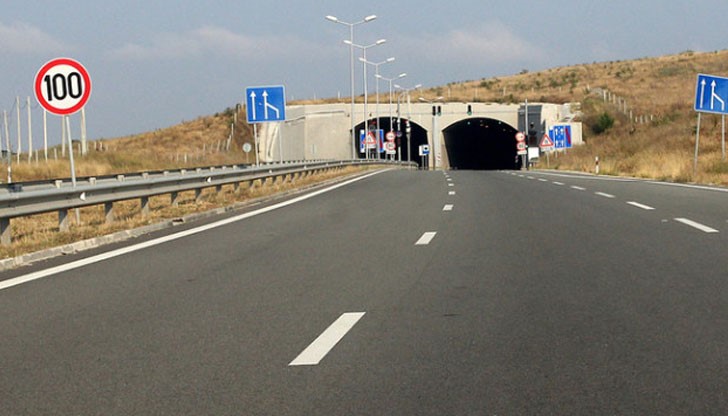 Движението в тръбата в посока Варна на тунел „Витиня“ все още е ограничено, подари почистване