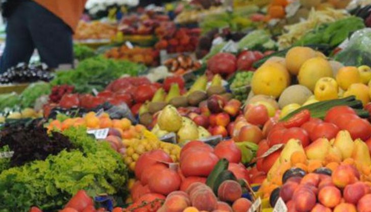 Развалени марули, репи, кромид лук, краставици и домати от Гърция се вземат от наши търговци на ниски цени и се пласират по пазарите