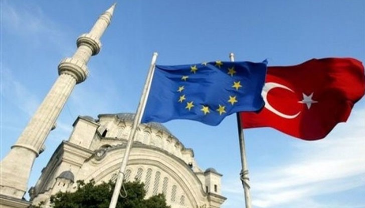 Турците да могат да пътуват без визи в страните от шенгенското пространство