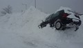 Кола се заби в пряспа край Варна