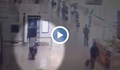 Камера засне терористичната атака на летище "Орли"