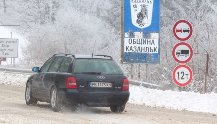 Зимата се върна в прохода Шипка, снежната покривка на южния склон на прохода е около 3 см.