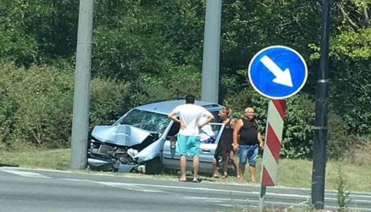 Гледката беше страшна. Видяхме как изнесоха в чувал трупа на водача на колата. Целият прозорец на автомобила беше в кръв, коментират очевидци