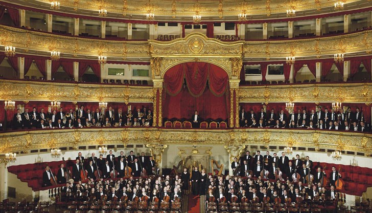 От 19 часа московско време (18 българско) в Бетховенската зала трябваше да се проведе концерт на име „Сърп и чук“