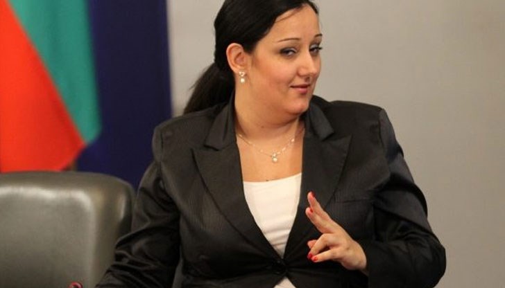Тя вече е била два пъти регионален министър - в първото и второто правителства на Бойко Борисов