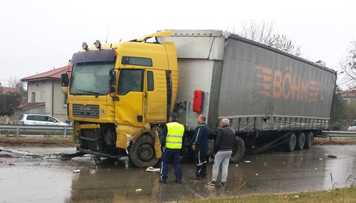 Движението по главния път е ограничено