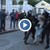 Руски полицай удря протестираща жена в корема
