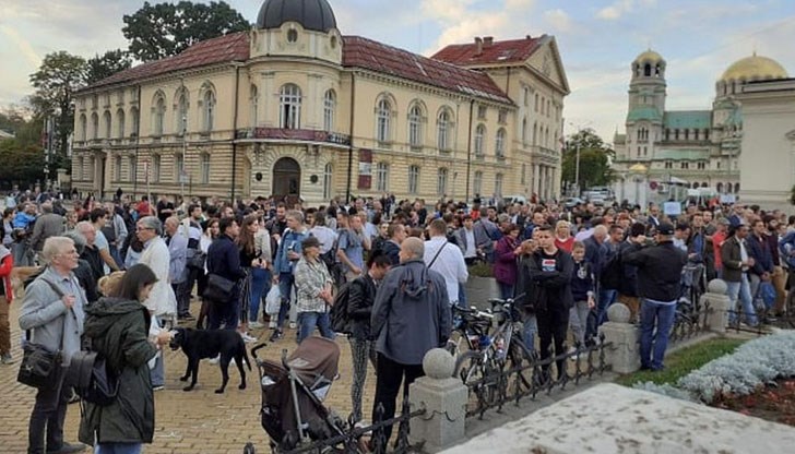 Със скандирания "Гешев е позор" започна третия марш за свобода и правосъдие в София