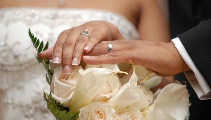 Ще бъде въведено онлайн обслужване на младоженци