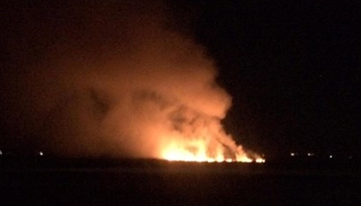 Огънят е обхванал тревиста местност на 234-ти км от София към Бургас
