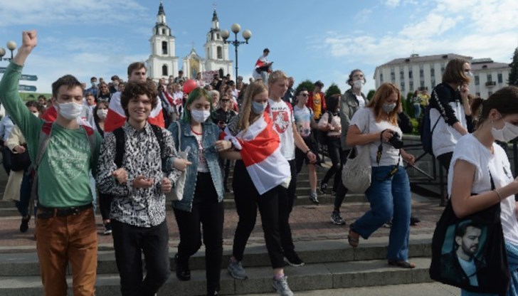 Организираха протестно шествие срещу президента Александър Лукашенко в Минск и събиране на подписи с призив за оставката му