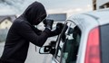 Крадец задига документи от автомобил, точи пари от дебитната карта на шофьора