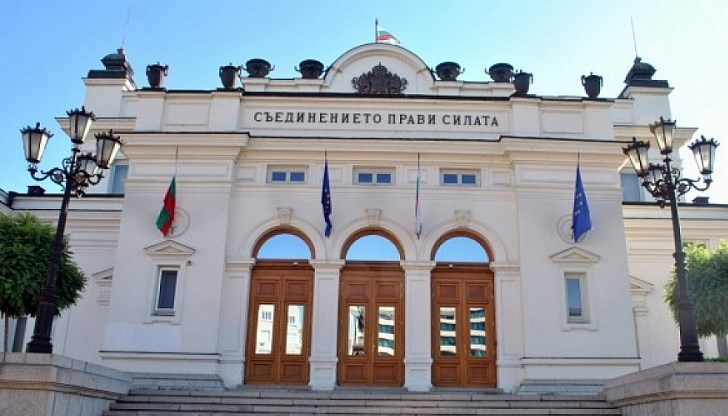 За първи път от краха на тоталитарната комунистическа система и началото на демократичните промени в България сътрудниците на Държавна сигурност и разузнавателните служби на БНА, които влизат в новото 45-то Народно събрание, са под 10 души