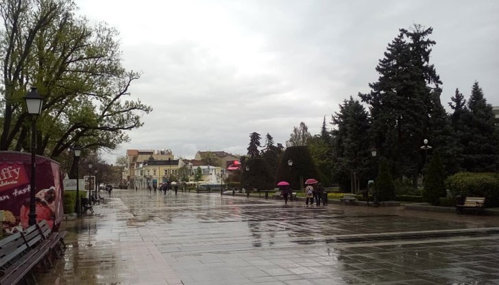 Ситният валеж бе предшестван от гръмотевици в небето над крайдунавския град