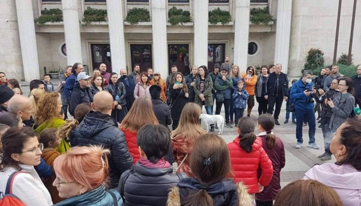 Протестиращите се обявиха срещу тестването на децата в училище и против онлайн обучението