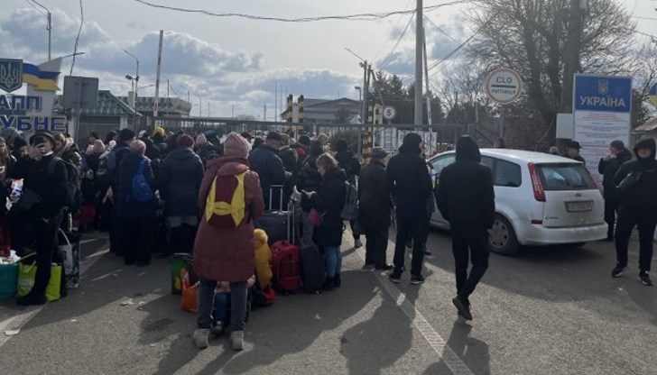 Все повече украинци се струпват на границата с Румъния на ГКПП „Солотвино-Сигет“