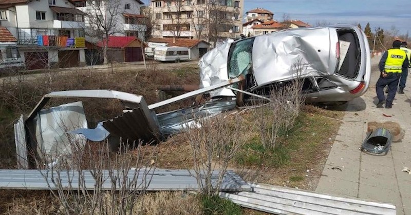 Няма тежко пострадалиТежка катастрофа във Враца.Жена преминала на червен светофар