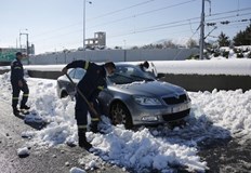 Затворени са част от пътните връзки към високите части на