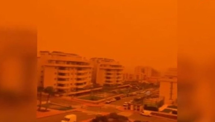 Опасно ли е оранжевото небе над България и какво време