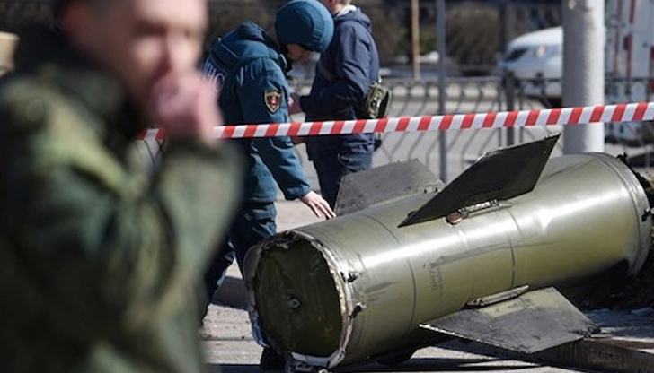 Украинските власти съобщиха, че двама души са загинали и седем