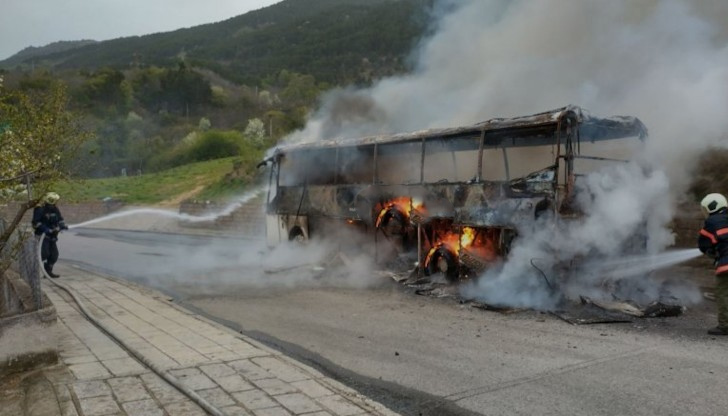 Най-вероятно техническа неизправност е станала причина за възникване на пожараАвтобус