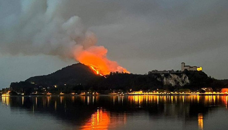 Евакуирани са десетки хораПротивопожарните служби в Северна Италия се борят
