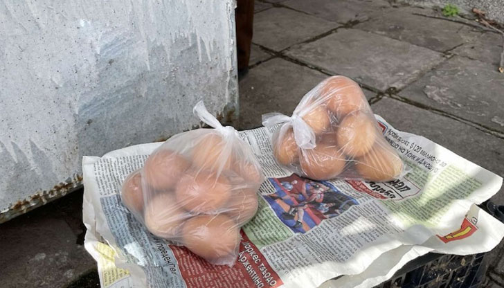 За 50 стотинки продава яйцето Николай Илиев от софийското село