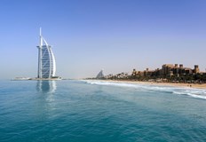 При споменаването на Дубай повечето си представят неговата бляскава страна