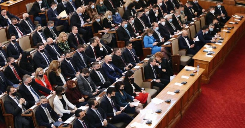 "За" гласуваха нечленуващите в група народни представители, "Продължаваме Промяната", ГЕРБ-СДС