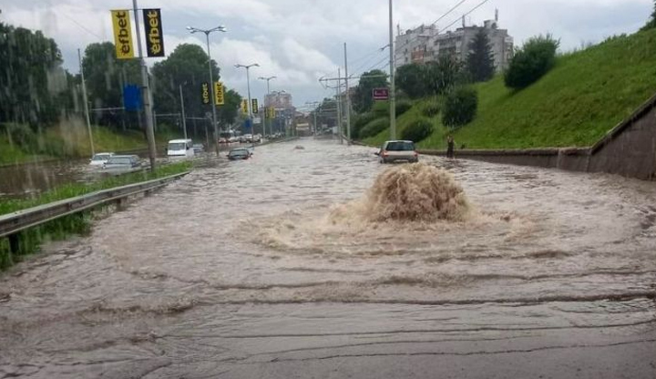 Човек е построил градове, където обичайно има разливи на река,