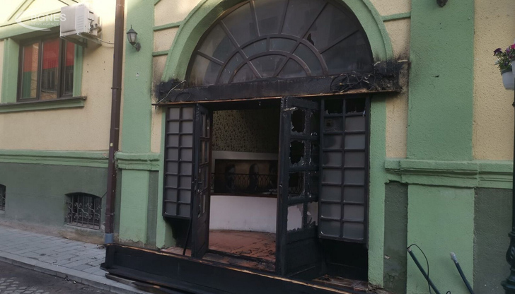 Рано тази сутрин бе подпален Културният център "Иван Михайлов" в