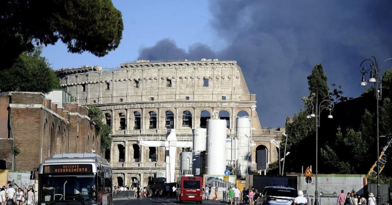 Пореден голям пожар в италианската столицаПрез уикенда над Рим се