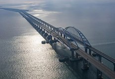 Мостът е открит от Владимир Путин през май 2018 г и е