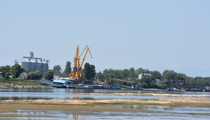 Това ще подобри плавателният канал и да се осигурят минимални условия за корабоплаване по реката в съвместния румънско-български участък
