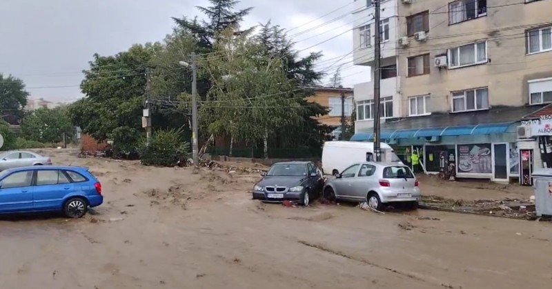 Голямо наводнение в КарловоГрадът обяви частично бедствено положение заради падналия