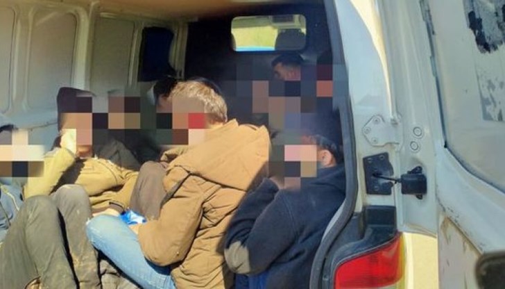 Нелегалните бежанци са били в български бус, чийто шофьор е задържан