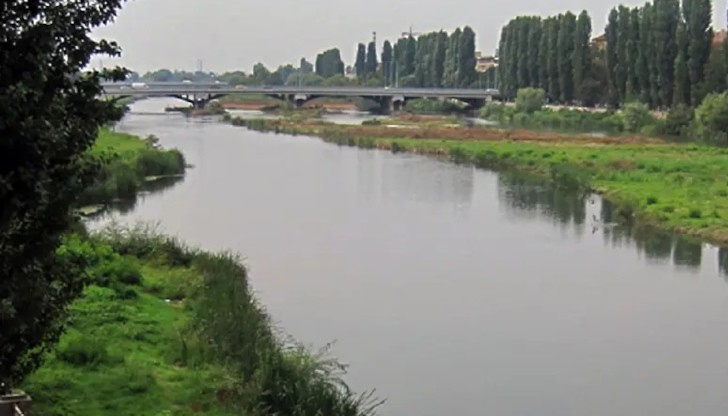 Възложена е спешна обществена поръчка за почистването на река Марица Комисия