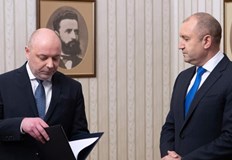 Номинираният за премиер от ГЕРБ СДС проф Николай Габровски връчи
